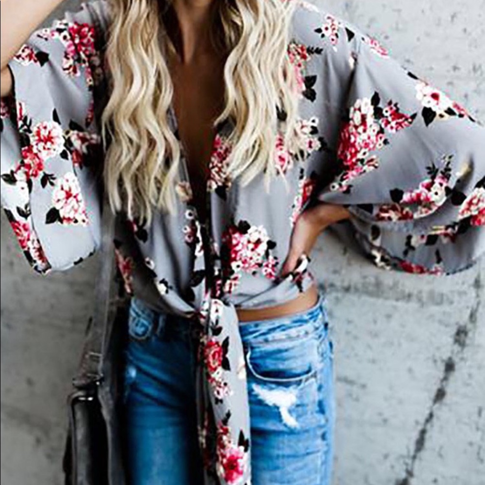 Girl’s Day Out Gray Floral Top - Picture 3 of 7